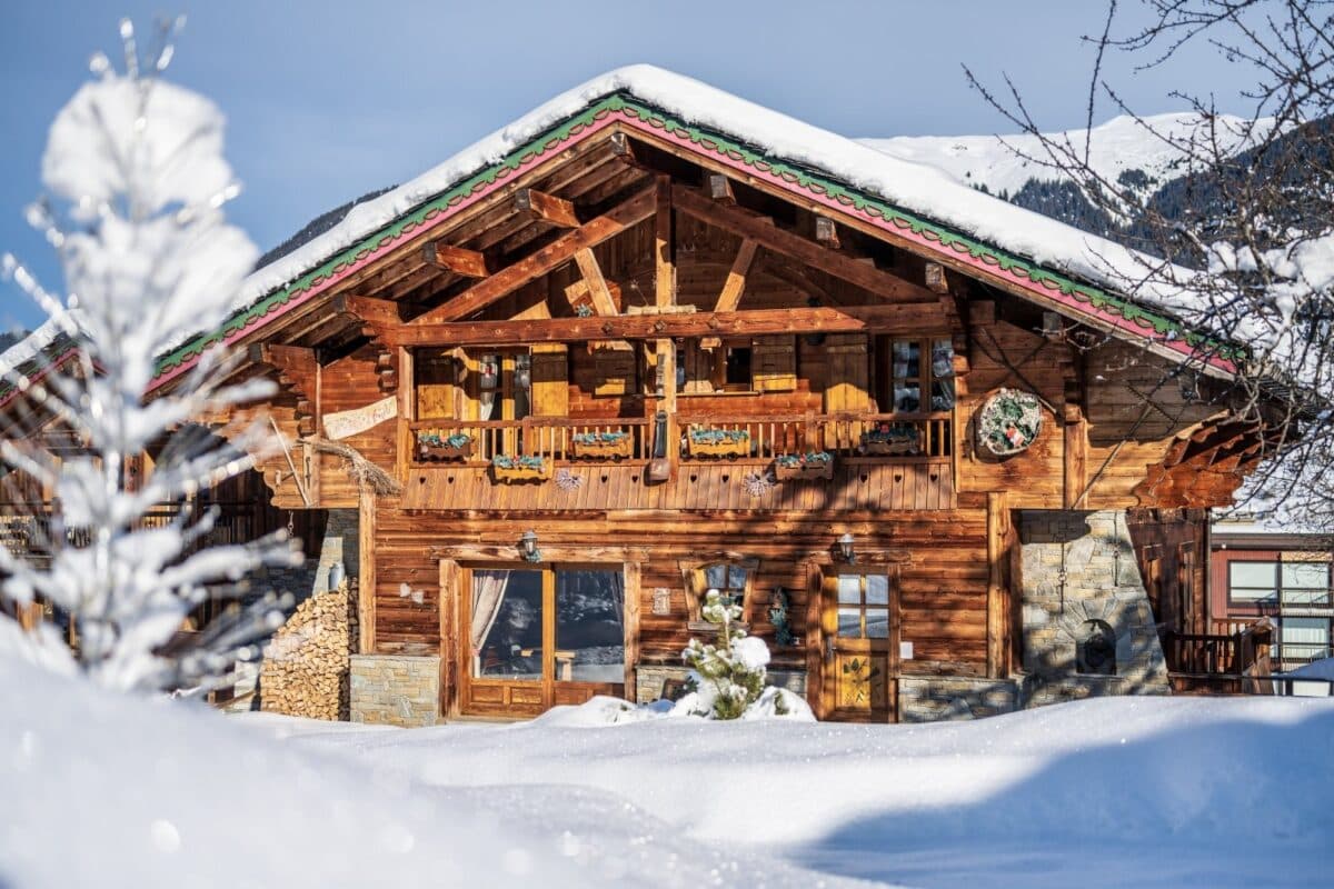 Découvrez le charme des chalets traditionnels pour votre séjour à Courchevel