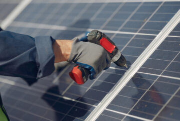 Comment se passe l'installation de panneaux solaires sur une maison ?