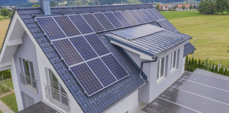Le futur de l'énergie : les atouts des onduleurs solaires avec solutions domotiques