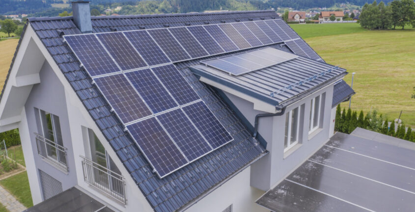 Le futur de l'énergie : les atouts des onduleurs solaires avec solutions domotiques