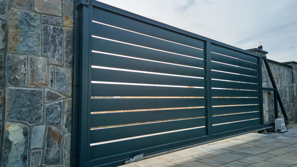 Portail coulissant de 4 mètres : la solution pratique et élégante pour votre entrée !