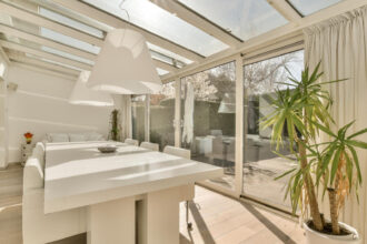 Véranda à Orsay : pourquoi est-ce l’extension idéale pour votre maison ?